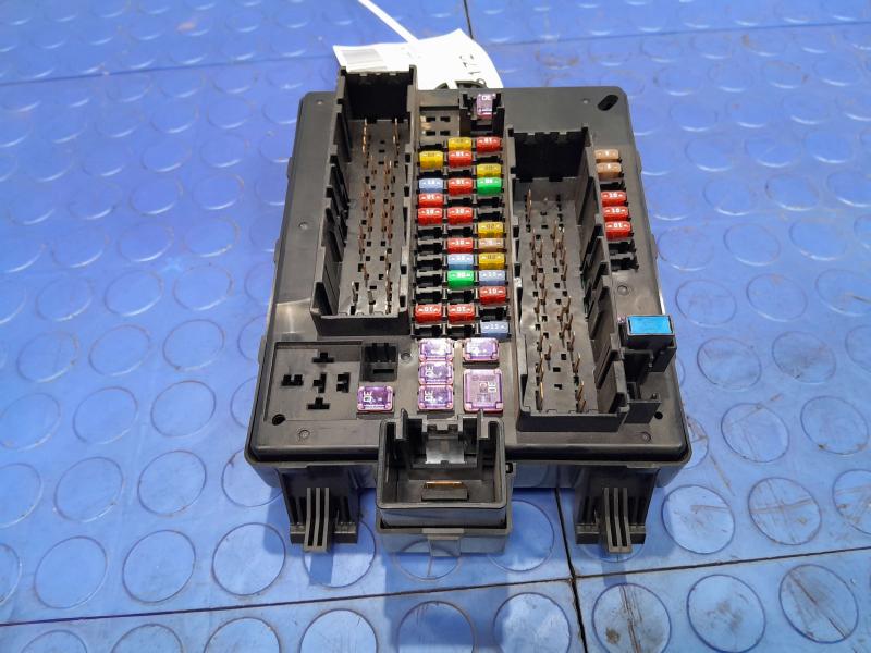 2017-2018 GMC Acadia Body Wiring Harness Junction Block OEM 84051359