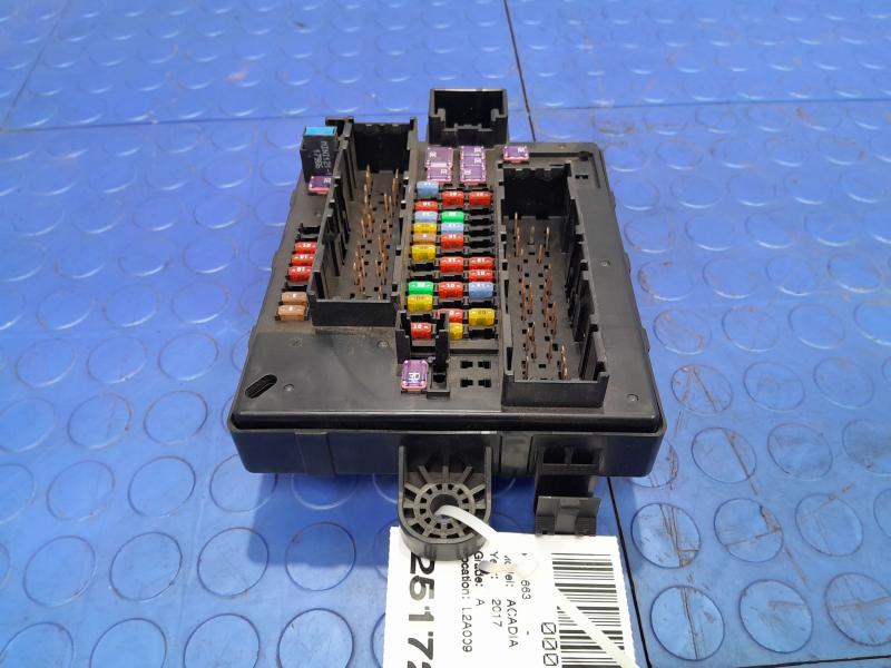 2017-2018 GMC Acadia Body Wiring Harness Junction Block OEM 84051359