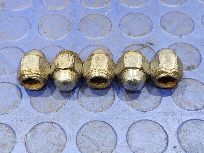 2003 Subaru Legacy Lug Nuts