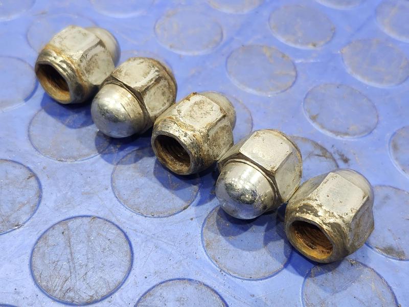 2003 Subaru Legacy Lug Nuts