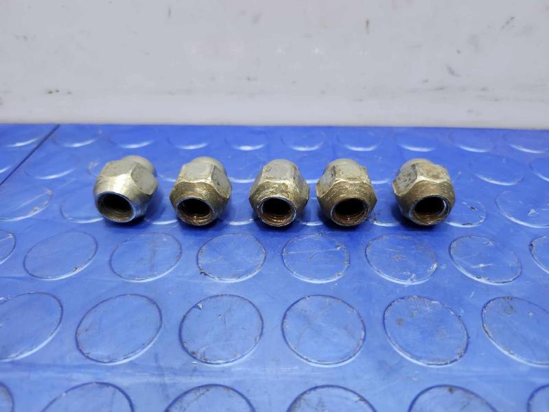 2013 Hyundai Santa Fe Lug Nuts