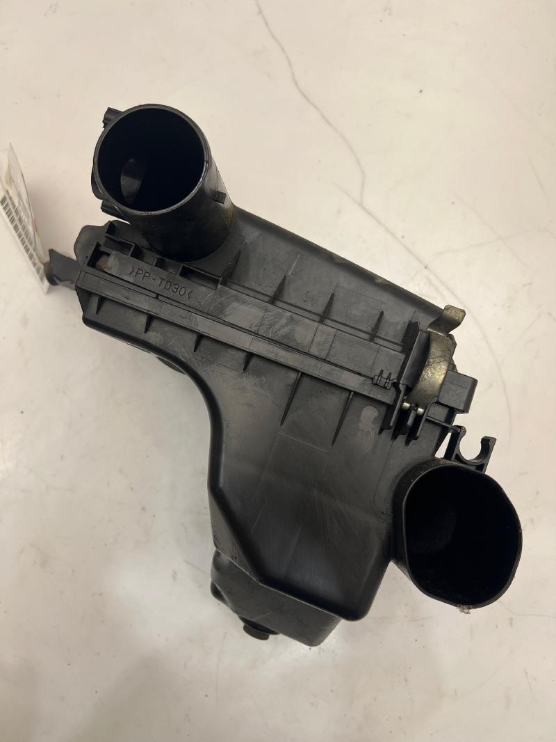 2010 - 2015 Toyota Prius 1.8L Air Cleaner Box Assembly OEM 1770037261