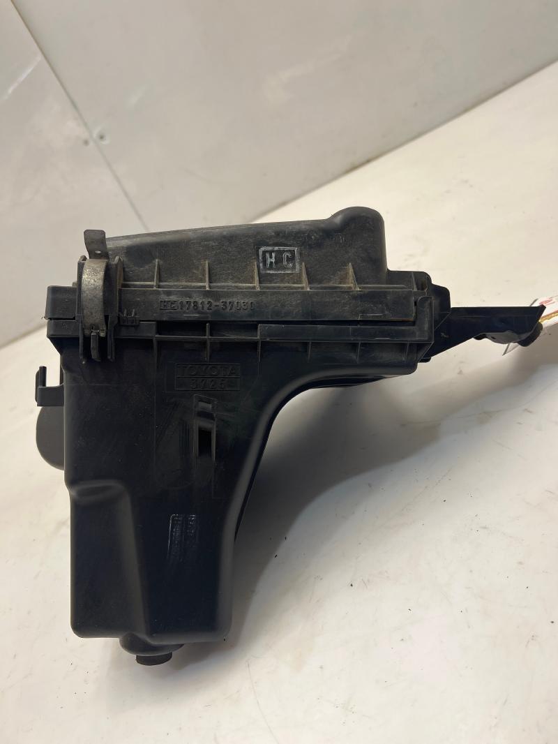 2010 - 2015 Toyota Prius 1.8L Air Cleaner Box Assembly OEM 1770037261