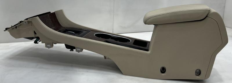2013 Volkswagen Passat Front Console