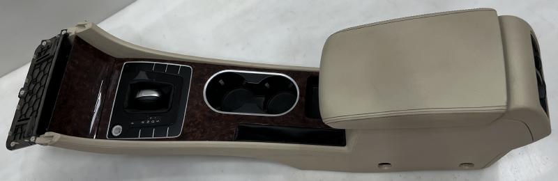 2013 Volkswagen Passat Front Console
