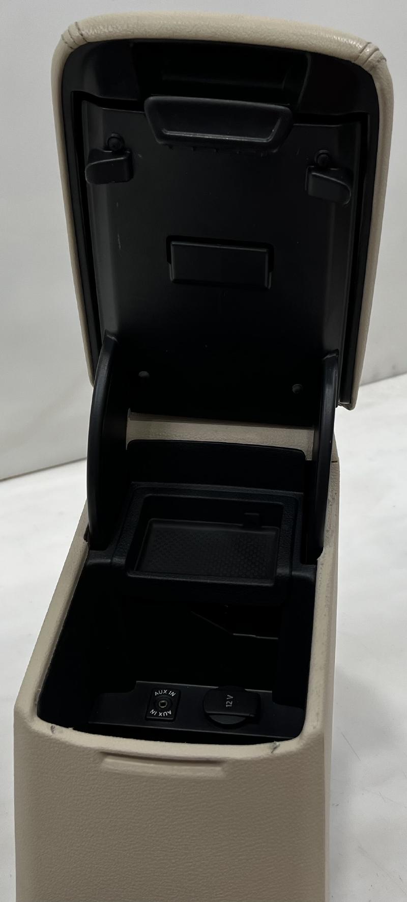 2013 Volkswagen Passat Front Console
