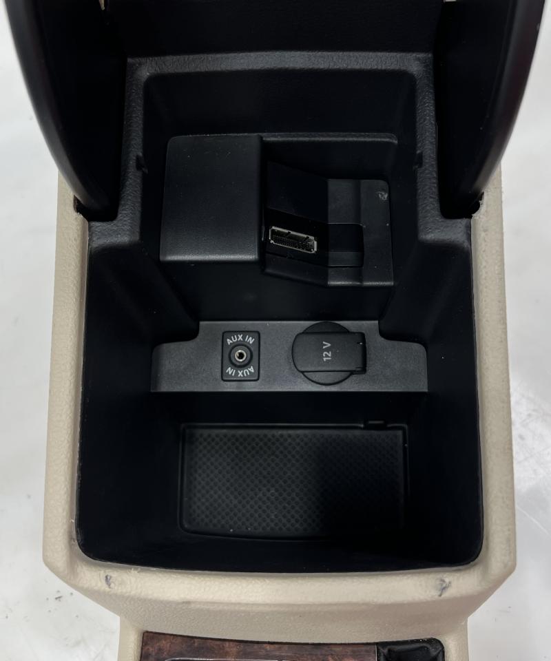 2013 Volkswagen Passat Front Console