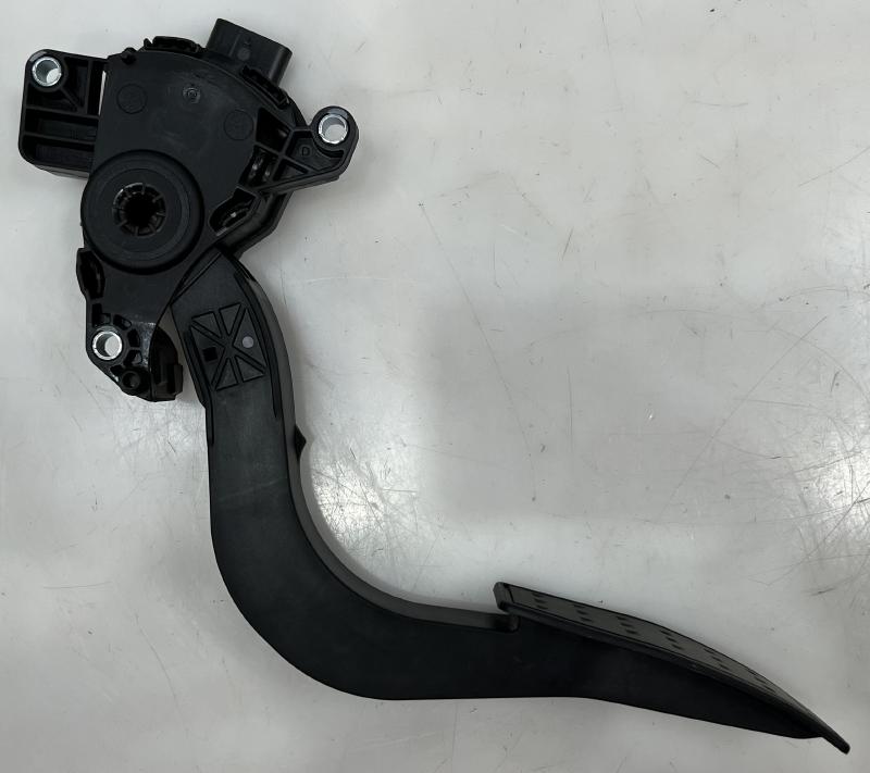 2017 - 2020 GMC Acadia Accelerator Pedal Assembly OEM 22995238