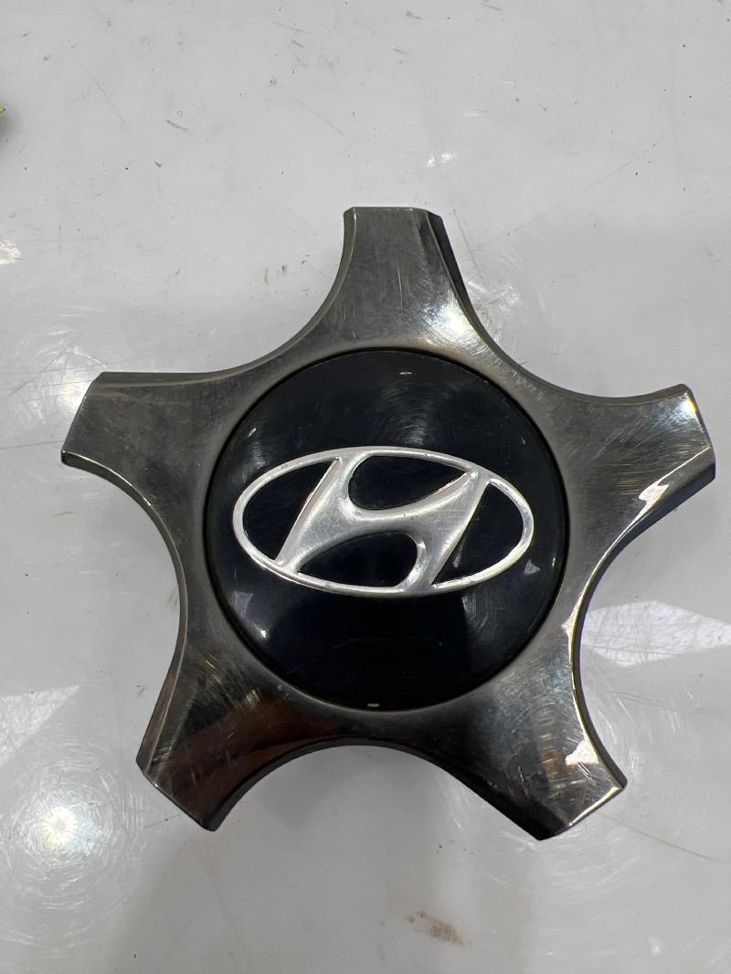 2011 - 2014 Hyundai Veloster Alloy Wheel Center Cap OEM 52960-2V300