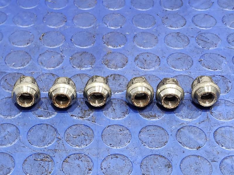 2007 Hummer H3 Lug Nuts