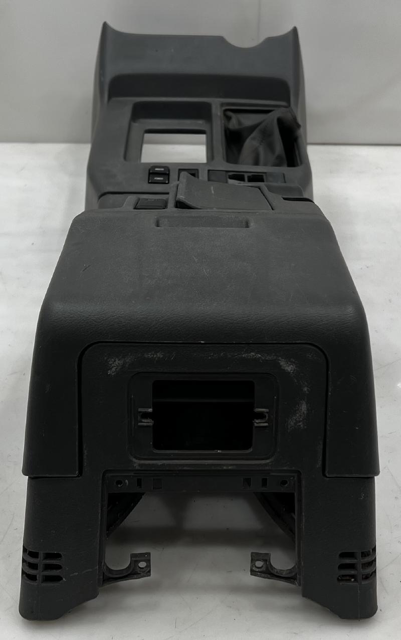 2001 Isuzu Trooper Front Console