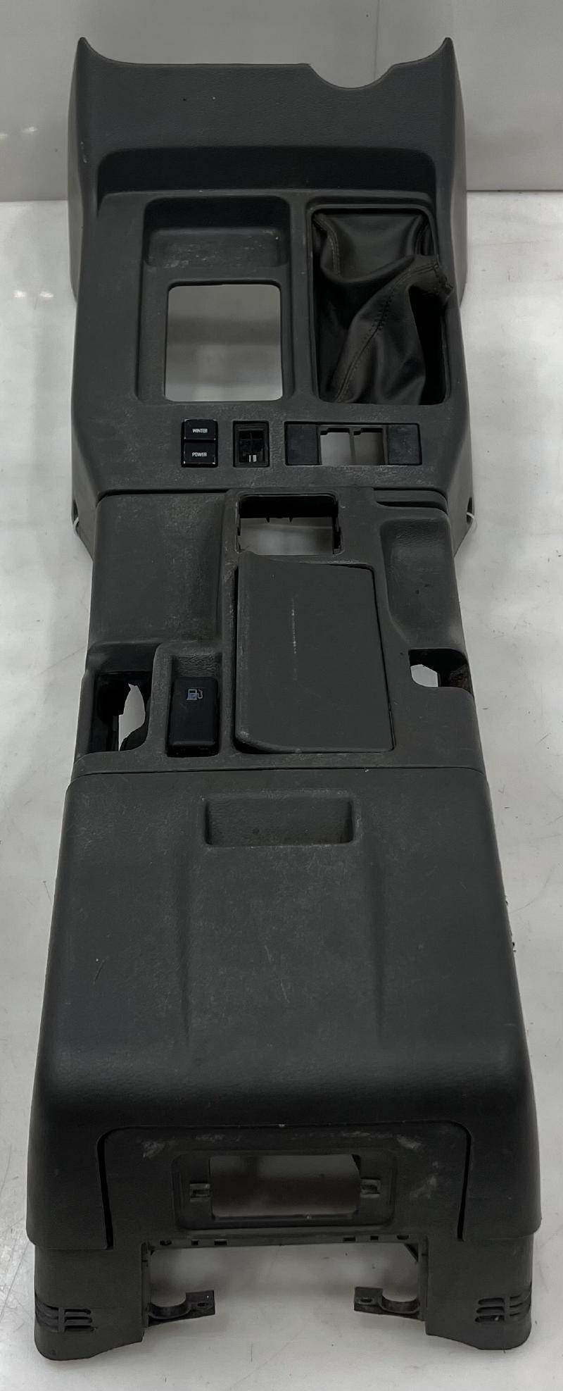 2001 Isuzu Trooper Front Console