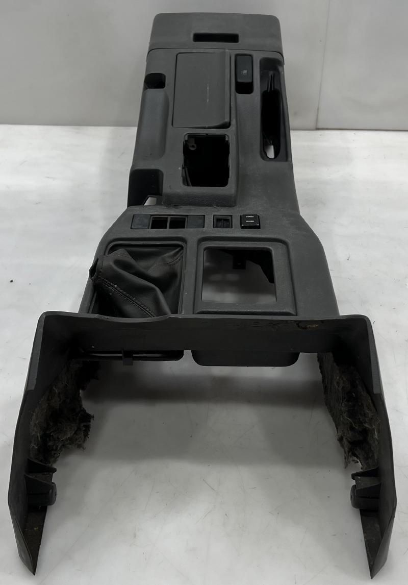 2001 Isuzu Trooper Front Console