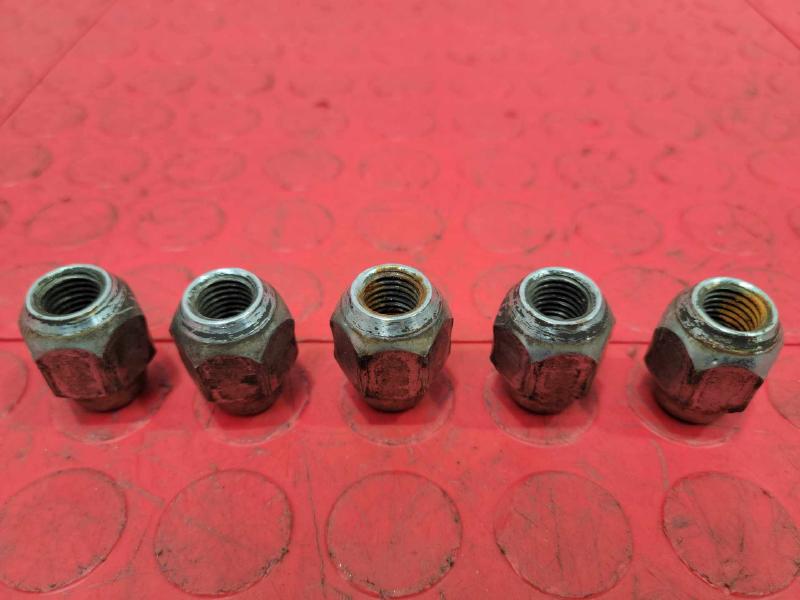 2007 Toyota Tacoma Lug Nuts