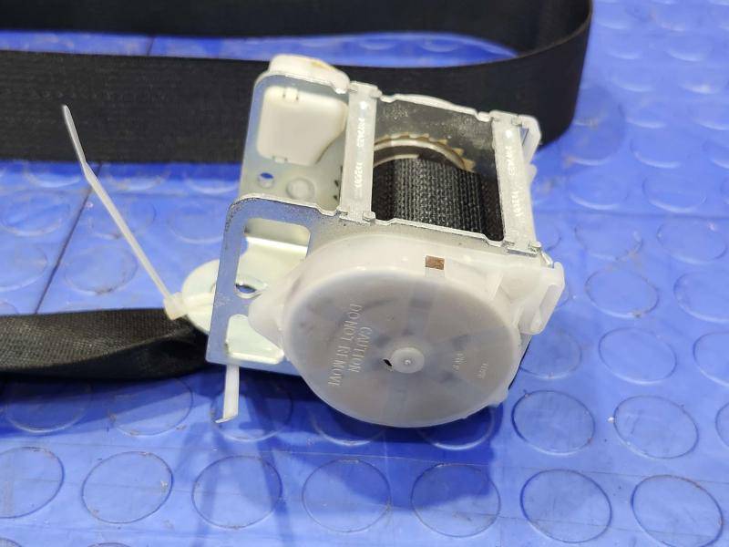 2013 Chrysler 300 Rear Seat Belt