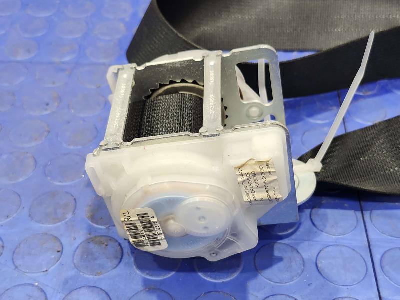 2013 Chrysler 300 Rear Seat Belt