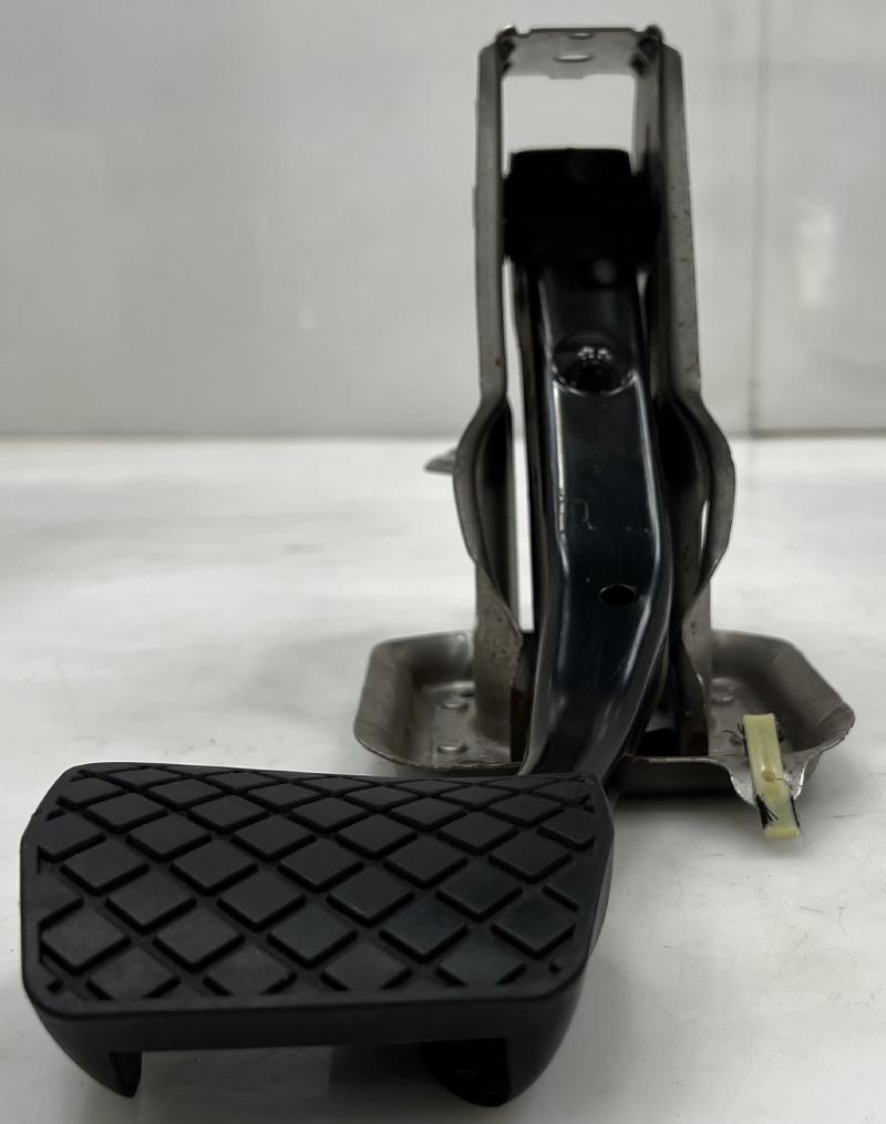 2012 - 2015 Volkswagen Passat Brake Pedal Assembly OEM