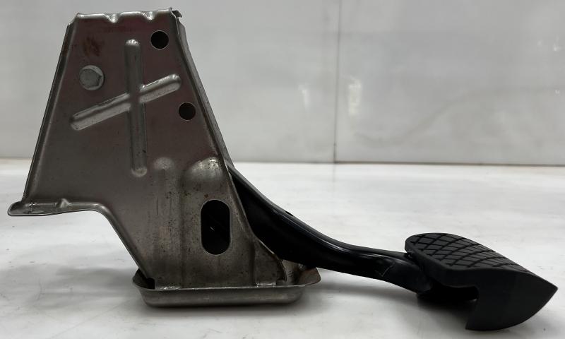 2012 - 2015 Volkswagen Passat Brake Pedal Assembly OEM