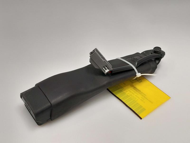 2013 Tesla Model S Front Seat Belt
