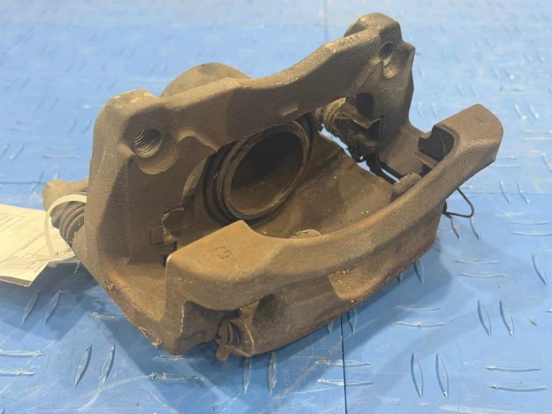 2015 Nissan Rogue Caliper