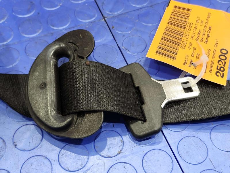 2008 BMW 128i Front Seat Belt