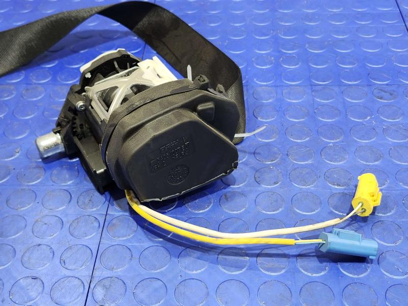 2008 BMW 128i Front Seat Belt