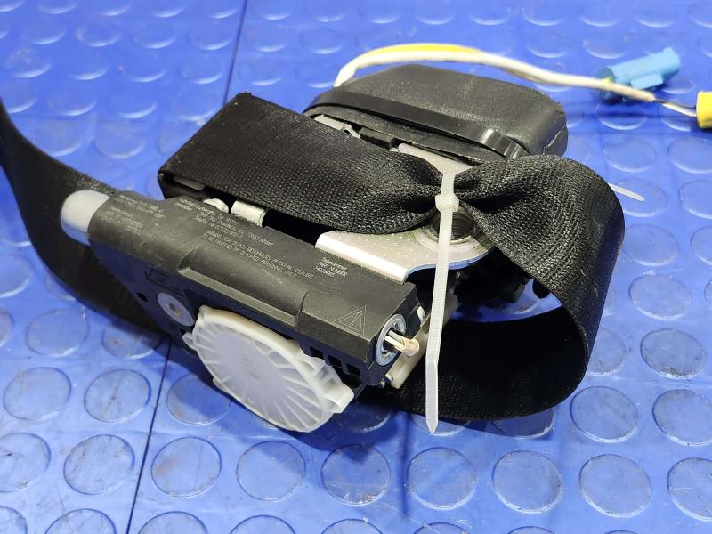 2008 BMW 128i Front Seat Belt