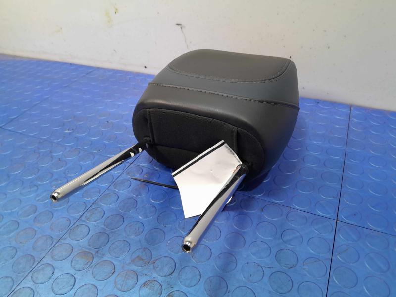 2015 Chrysler 200 Headrest