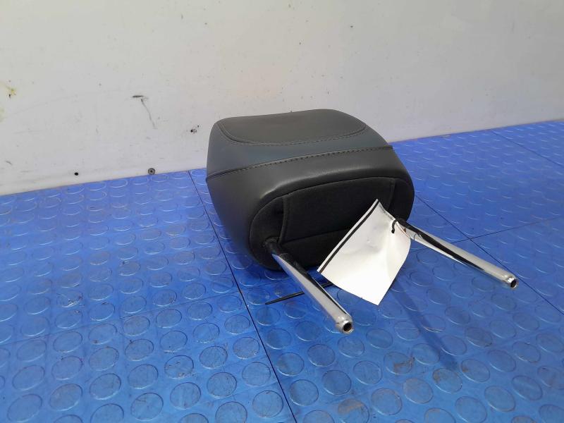 2015 Chrysler 200 Headrest