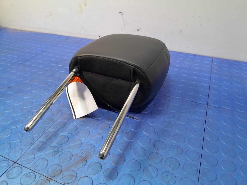 2015 Chrysler 200 Headrest