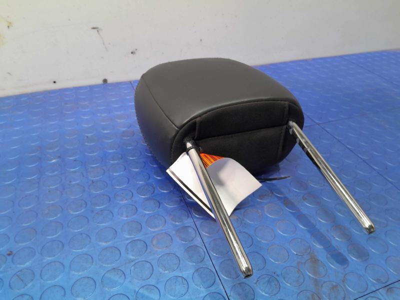 2015 Chrysler 200 Headrest