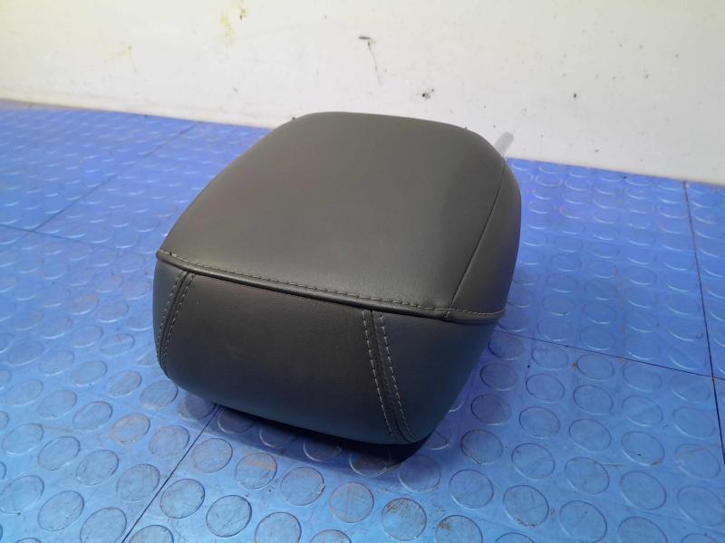 2015 Chrysler 200 Headrest