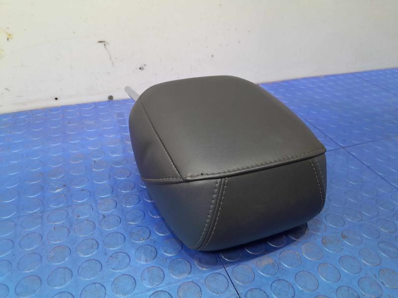 2015 Chrysler 200 Headrest