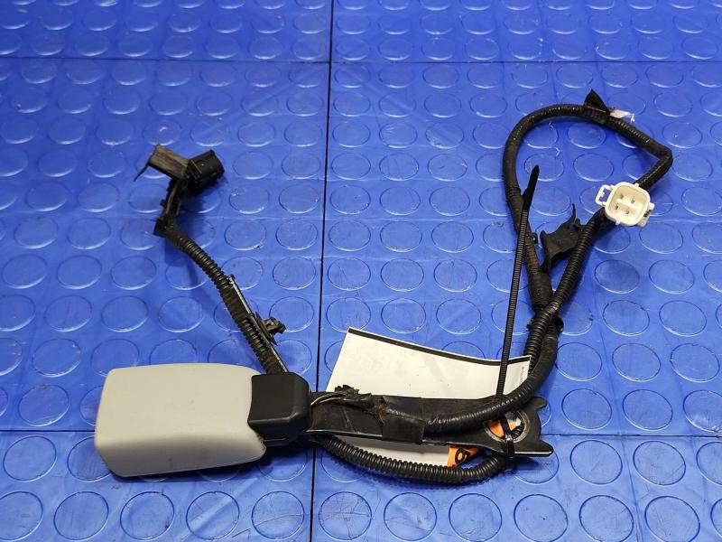 2010 Toyota Prius Front Seat Belt