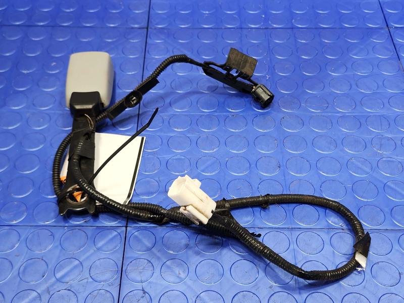 2010 Toyota Prius Front Seat Belt