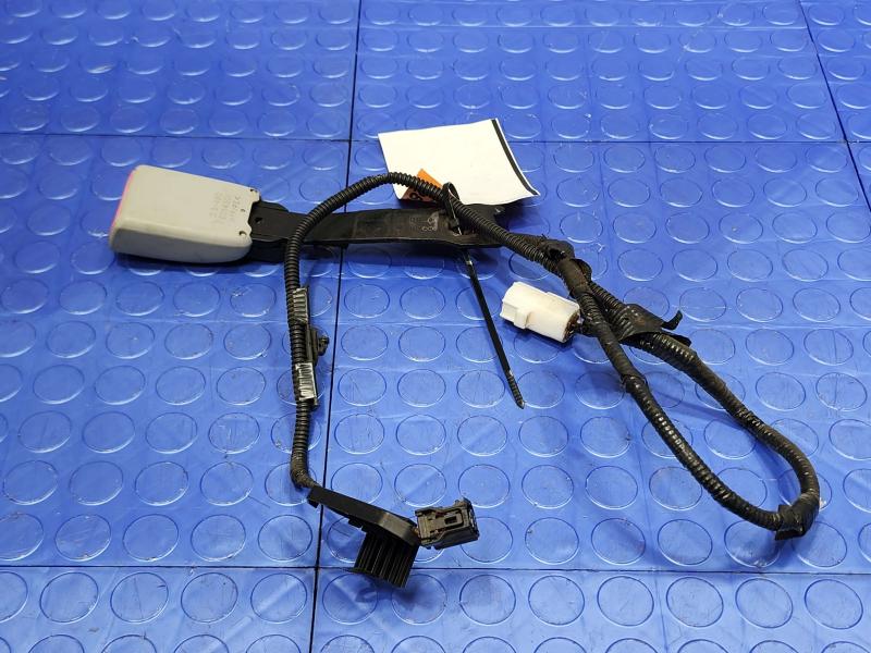 2010 Toyota Prius Front Seat Belt