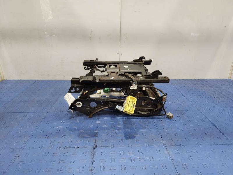 2015 Chevrolet Tahoe Seat Track