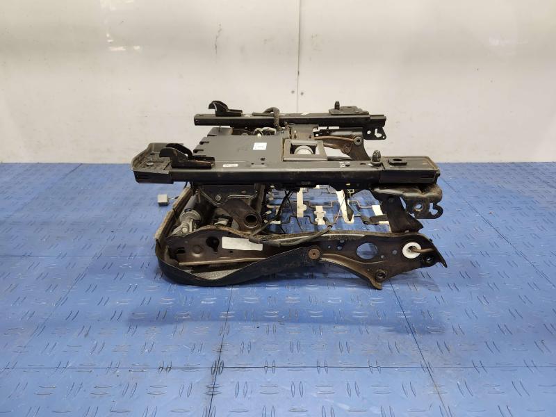 2015 Chevrolet Tahoe Seat Track