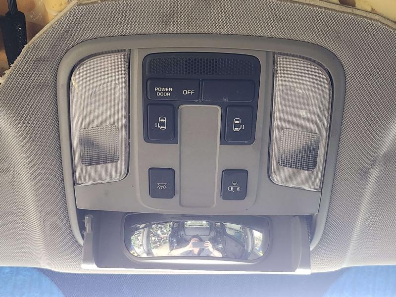 2016 Kia Sedona Front Console