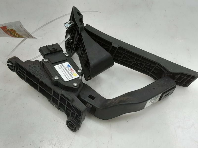 2011 - 2015 Kia Sportage Accelerator Pedal Assembly OEM 327002S000