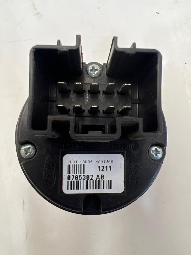 2005 - 2008 Ford F150 Headlight Switch w/o Fogs w/o Auto OEM 7L3T-13D061-AA