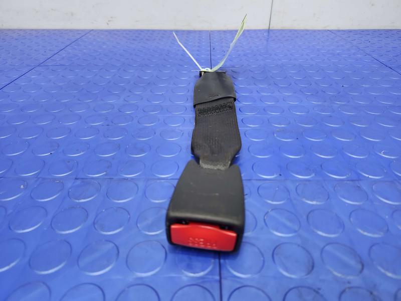 2011 Infiniti QX56 Rear Seat Belt