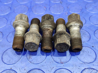 2018 Volkswagen Passat Lug Nuts