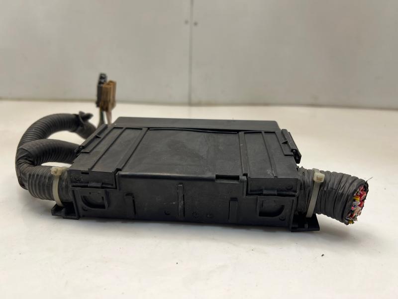 2011 - 2017 Nissan Juke Engine Bay Fusebox Relay Box Assembly OEM 2438351E00