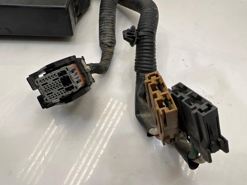 2011 - 2017 Nissan Juke Engine Bay Fusebox Relay Box Assembly OEM 2438351E00