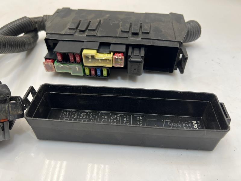 2011 - 2017 Nissan Juke Engine Bay Fusebox Relay Box Assembly OEM 2438351E00