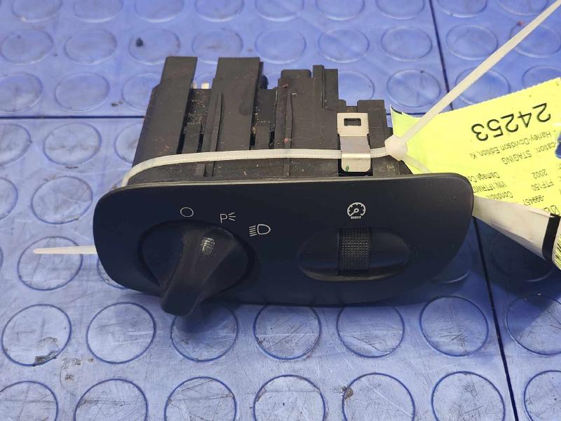 2002 Ford F-150 Headlight Switch (Dash Mtd)
