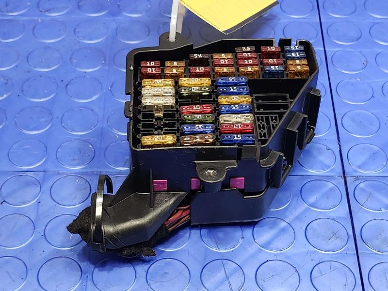 2005 Volkswagen Jetta Cabin Fuse Box