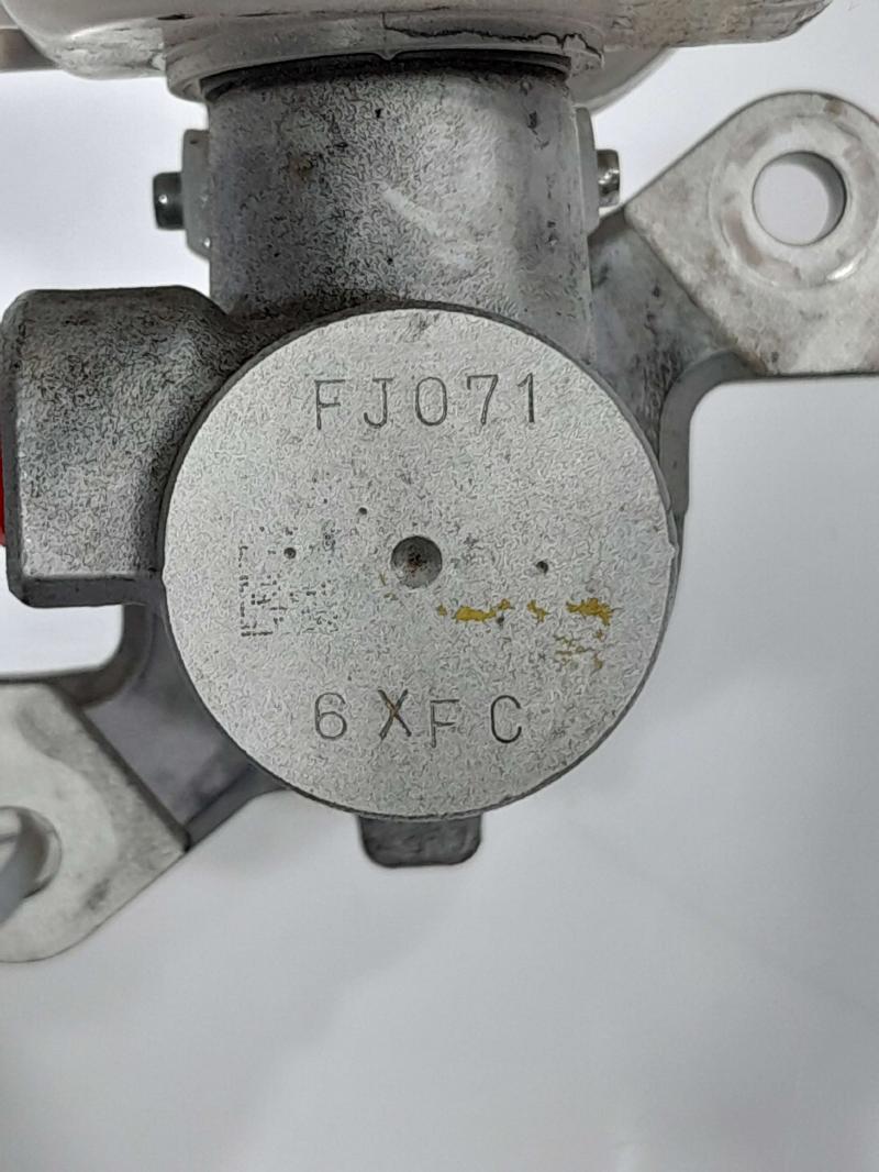 2015 - 2017 Subaru Outback Legacy 2.5L CVT Brake Master Cylinder Assembly OEM 26449FJ010