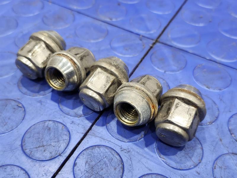 2017 Dodge Grand Caravan Lug Nuts